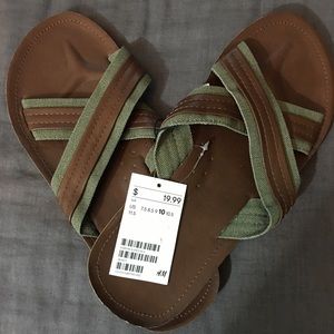 NWT Mens H & M Mens Sandals Size 10